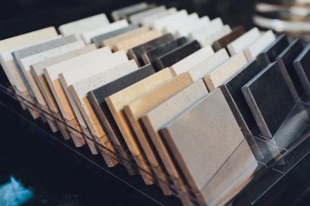 Quelle faïence choisir pour une salle de bain moderne et durable ?